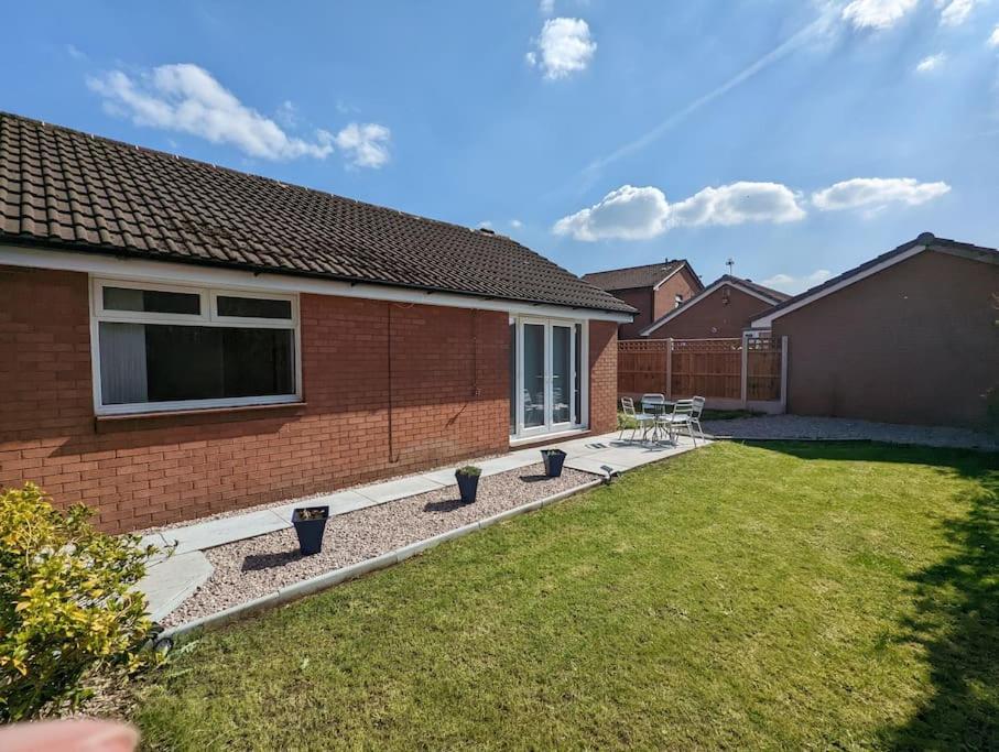 The Kilsyth,Detached Bungalow ワーリントン エクステリア 写真
