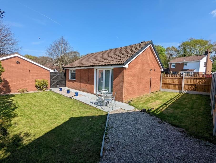 The Kilsyth,Detached Bungalow ワーリントン エクステリア 写真