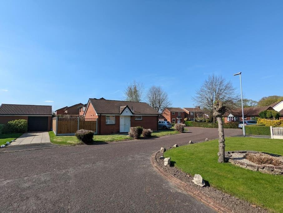 The Kilsyth,Detached Bungalow ワーリントン エクステリア 写真
