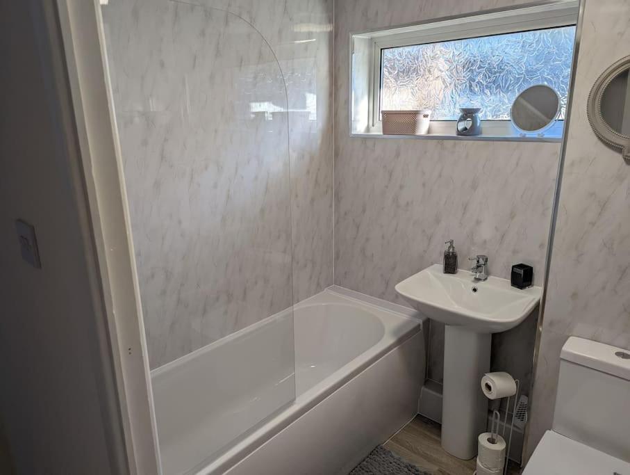 The Kilsyth,Detached Bungalow ワーリントン エクステリア 写真